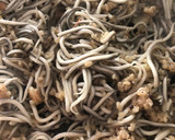 Foto del paso 5 de la receta: Revuelto de quinoa, gulas y gambas 🦐