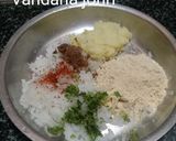 A picture of step 1 of मूली के कोफ्ते.