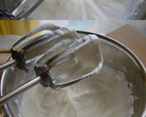 A picture of step 4 of Yogurt Mousse.