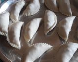 मावा गुजिया (Mawa Gujiya recipe in Hindi) रेसिपी चरण 3 फोटो