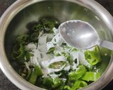 अनोखा और लाजवाब क्रिस्पी हरी मिर्च रिंग भजिया रेसिपी चरण 2 फोटो