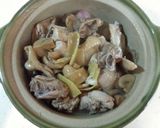 A picture of step 4 of Claypot Stew Chicken.