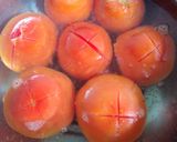 A picture of step 2 of Huevos Ahogados (Eggs Poached in Tomato Sauce).