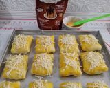 Foto langkah ke 4 dari resep Bolen Pisang Cokelat Keju (dengan Puff Pastry Instan).