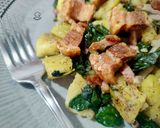 Foto del paso 9 de la receta Salteado trufado de patatas y espinacas con bacon y torreznos