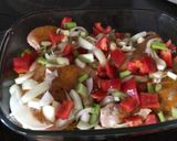 Foto del paso 1 de la receta: Pollo al horno con papas y 🍅 tomates