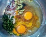 Foto langkah ke 3 dari resep Omlet Mie.