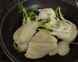 Foto del paso 5 de la receta: Lubina e hinojo a la plancha y arroz salteado con langostinos