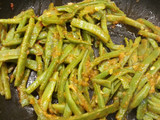 Albondigones de bonito con judías salteadas y patatas
