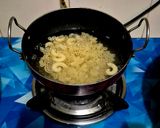 A picture of step 1 of White Sauce Pasta.