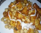 A picture of step 3 of Aloo chole chaat.