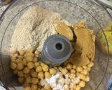 صورة لخطوة 1 من وصفة كوكيز الحمص بالفول السوداني 🔥 صحيه ولذيذه 😋