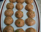 A picture of step 2 of Ground Chicken Breast Meatballs.