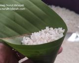 Foto langkah ke 2 dari resep Kue Lupis Pandan Ketan Putih.