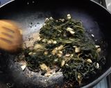 รูปขั้นตอนการทำที่ 3 ของ ผัดใบปอ (Fried Jute Leaves)
