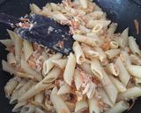 รูปขั้นตอนการทำที่ 5 ของ Penne with salmon & corn-soy milk