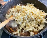 Une image de l'étape 16 de Nouilles aux crevettes et champignons au gingembre et curry.