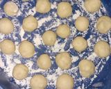 Foto langkah ke 6 dari resep Donat menul sederhana tanpa telur dan tanpa kentang.
