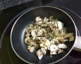Foto del paso 1 de la receta Tortilla de espinacas y champiñones