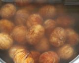 A picture of step 2 of Simmered Chestnuts.