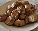 Foto del paso 1 de la receta: Estofado de alubias blancas y secreto de cerdo