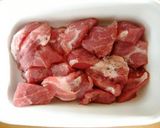 A picture of step 2 of Pig Shoulder Roast and Celery Simmered in White Wine Vinegar.