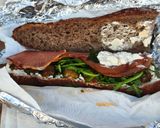 Foto del paso 2 de la receta: Bocadillo de lomo y queso