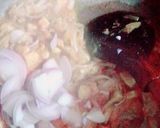 A picture of step 4 of Chicken potato bhindi.