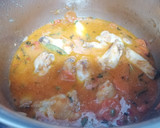 Foto del paso 3 de la receta: Pollo guisado en olla express