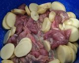 Foto del paso 5 de la receta: Bisteck con papas en salsa de tomate