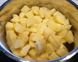 Magyaros krumplileves recept fázis 1 fotója