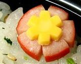 A picture of step 7 of Flower-Shaped Wiener Sausages to Decorate Your Bento.