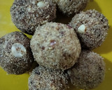 A picture of step 2 of Dates laddu.