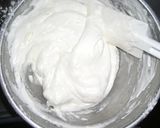 A picture of step 2 of Low Calorie Meringue Cake.