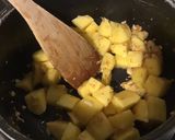 Une image de l'étape 4 de Soupe de pommes de terre et courgettes blanches aux épices italiennes.