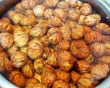 A picture of step 5 of The Black Jewels Of Fall - Basic Chesnuts Simmered In Their Inner Skins.