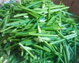 Hình bước làm 3 của món Tim cật xào bông hẹ