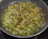 Foto del paso 4 de la receta: Cazuela de fideos con almejas