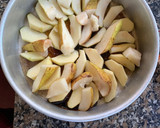 Foto del paso 2 de la receta: Torta invertida de manzanas y peras