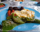 Foto del paso 3 de la receta: Huevos, chistorra, pimiento italiano y morcilla picante