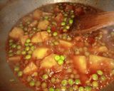 A picture of step 3 of Aloo matar gravy.