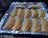 A picture of step 13 of Meat pies #bakedsnacks.