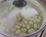 Foto del paso 2 de la receta: Ensalada de habas y cebolla