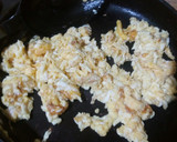 Foto del paso 3 de la receta: Huevos revuelto con queso