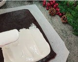 Foto del paso 5 de la receta: Tronco de Navidad con cerezas borrachas
