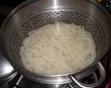 A picture of step 3 of Rice noodles.
