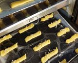 Foto langkah ke 3 dari resep Kue lidah kucing (tanpa cetakan, tanpa mixer).