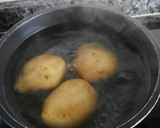 Foto del paso 1 de la receta: Ensalada de patata, atún y huevo