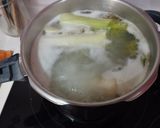 Foto del paso 3 de la receta: Caldo suave para Marta