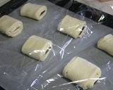 A picture of step 5 of Crispy Chocolate Danishes.